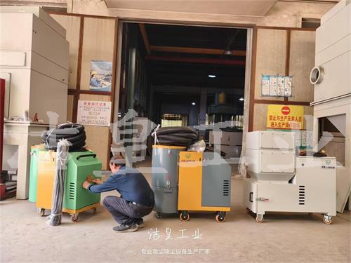 三台工业吸尘器打包发货_59博论坛网