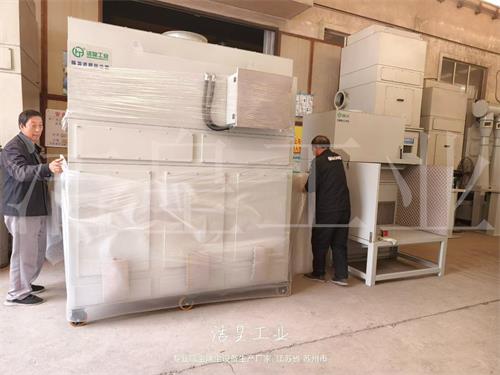 脉冲滤筒除尘器、打磨除尘事情台打包发货_59博论坛网